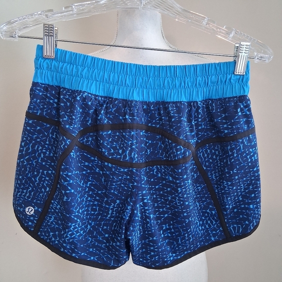 Lululemon Tracker Shorts III “4" In Samba Snake Kayak Blue Hero Size 6 - Picture 5 of 9